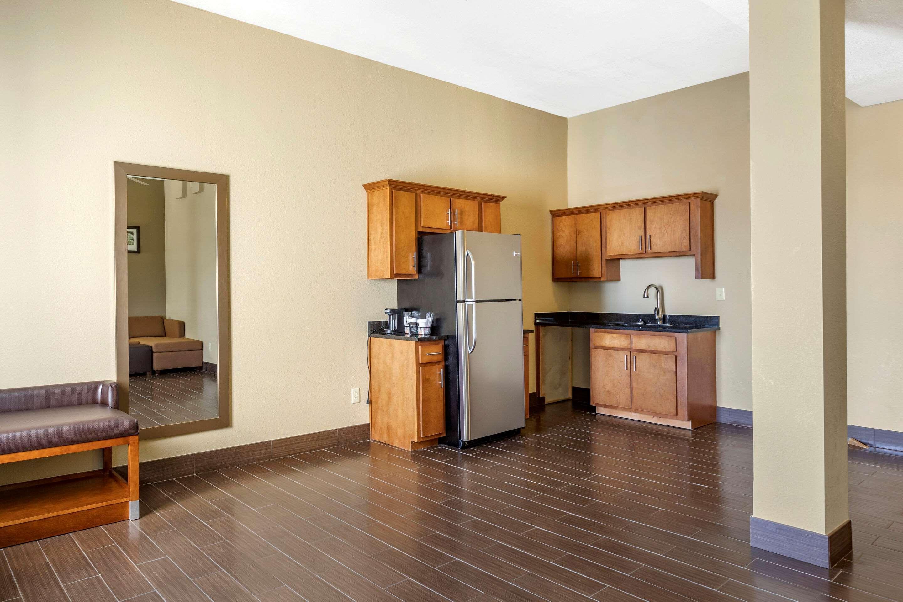 Comfort Suites Batesville Exterior photo