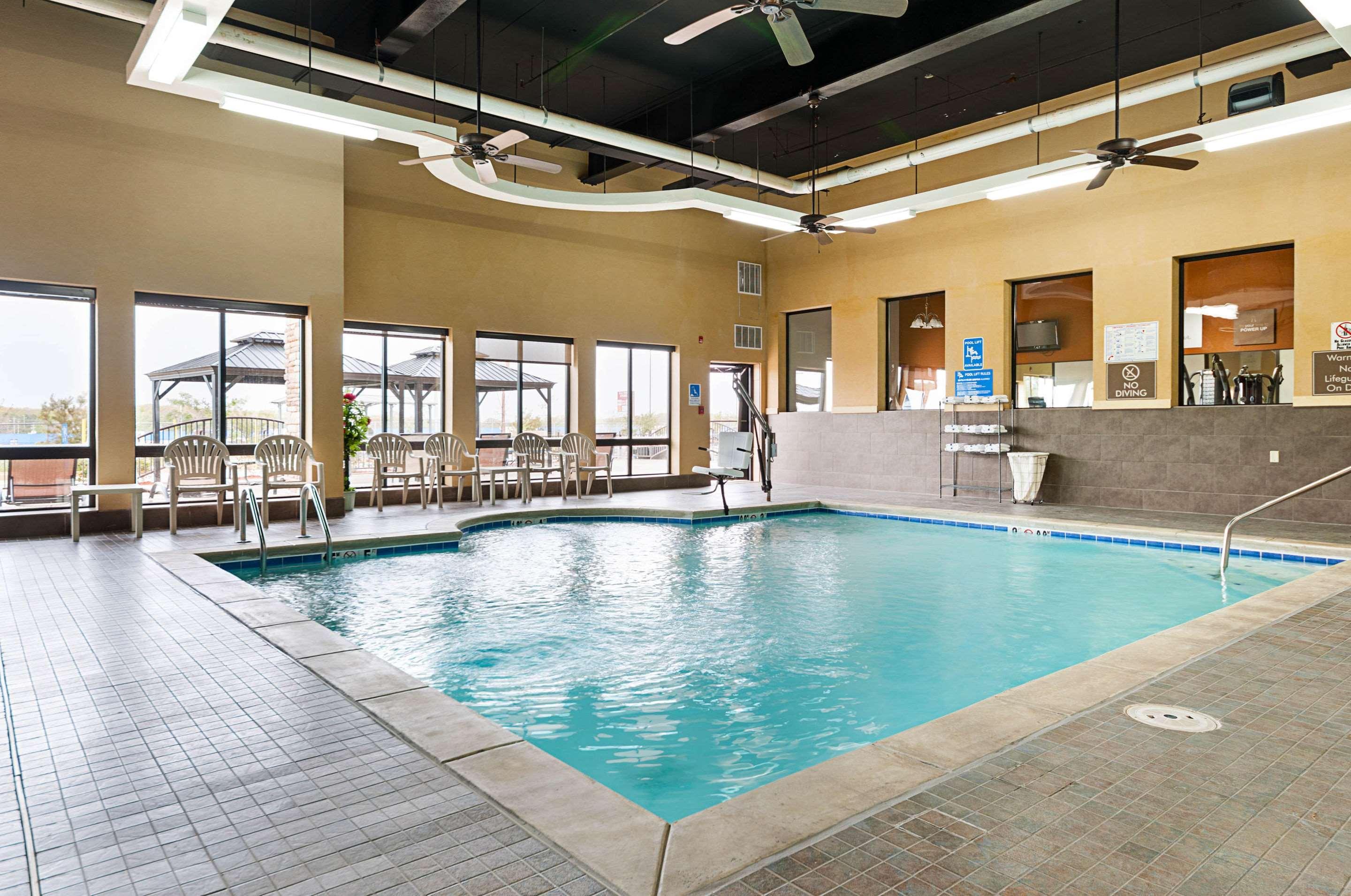 Comfort Suites Batesville Exterior photo